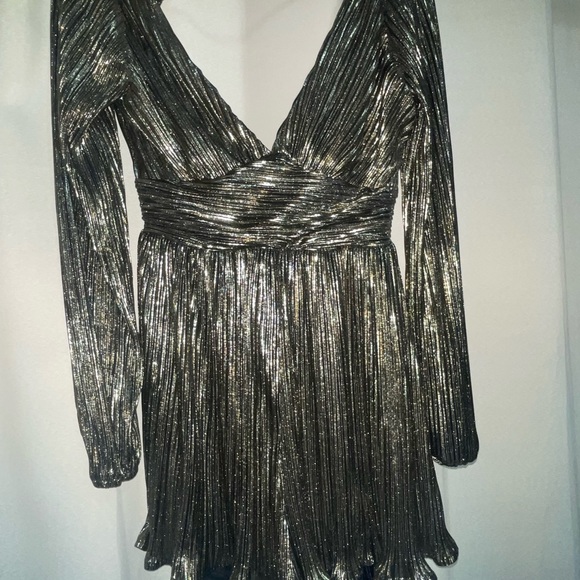 Lulu's  Metallic Gold Romper - Picture 5 of 6